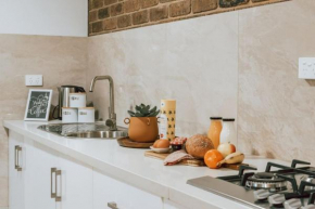 Olinda Sandstone Apartment 2 Bedroom Spa bath, Olinda